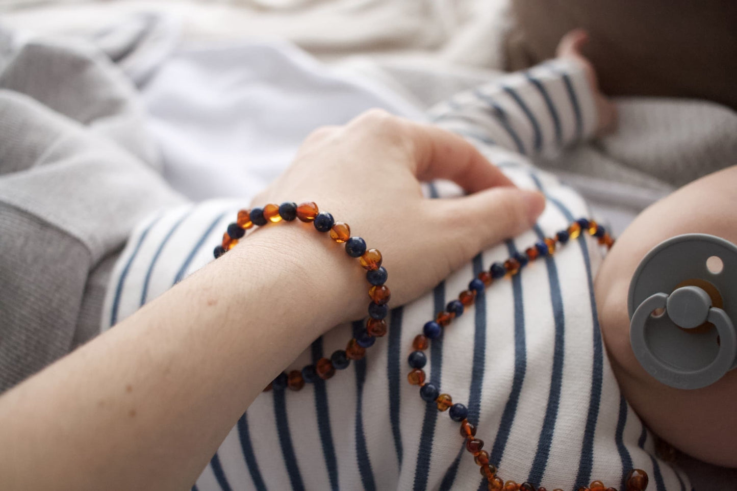 Box 2 bracelets adulte 19cm et collier 32cm - Ambre et pierres naturelles