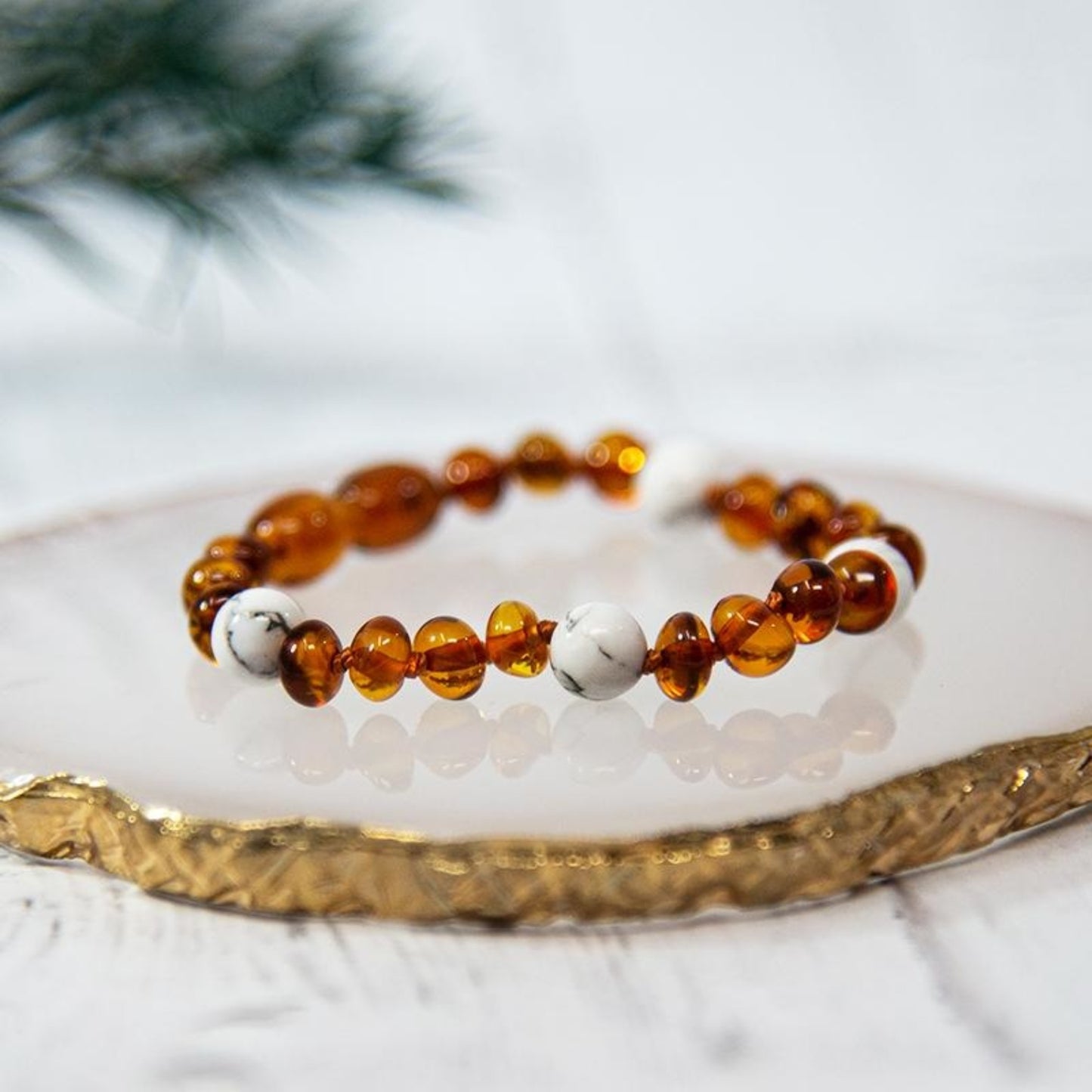 Bracelet Bébé - Ambre et Pierres Naturelles - Cognac / Howlite Bracelet Ambre Ambre, Bijou, Bijou Bébé, Naturelles, Bijoux