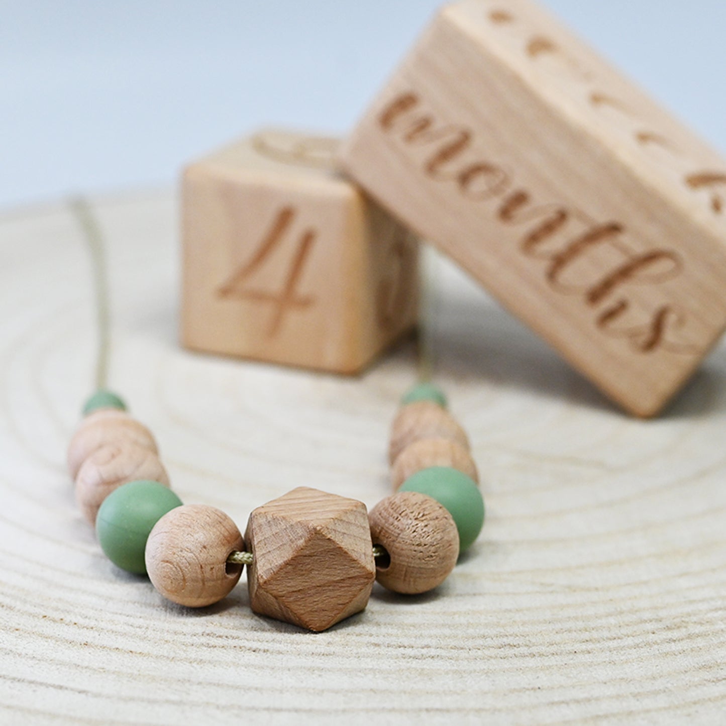 Collar de lactancia y transporte - Madera y Caqui