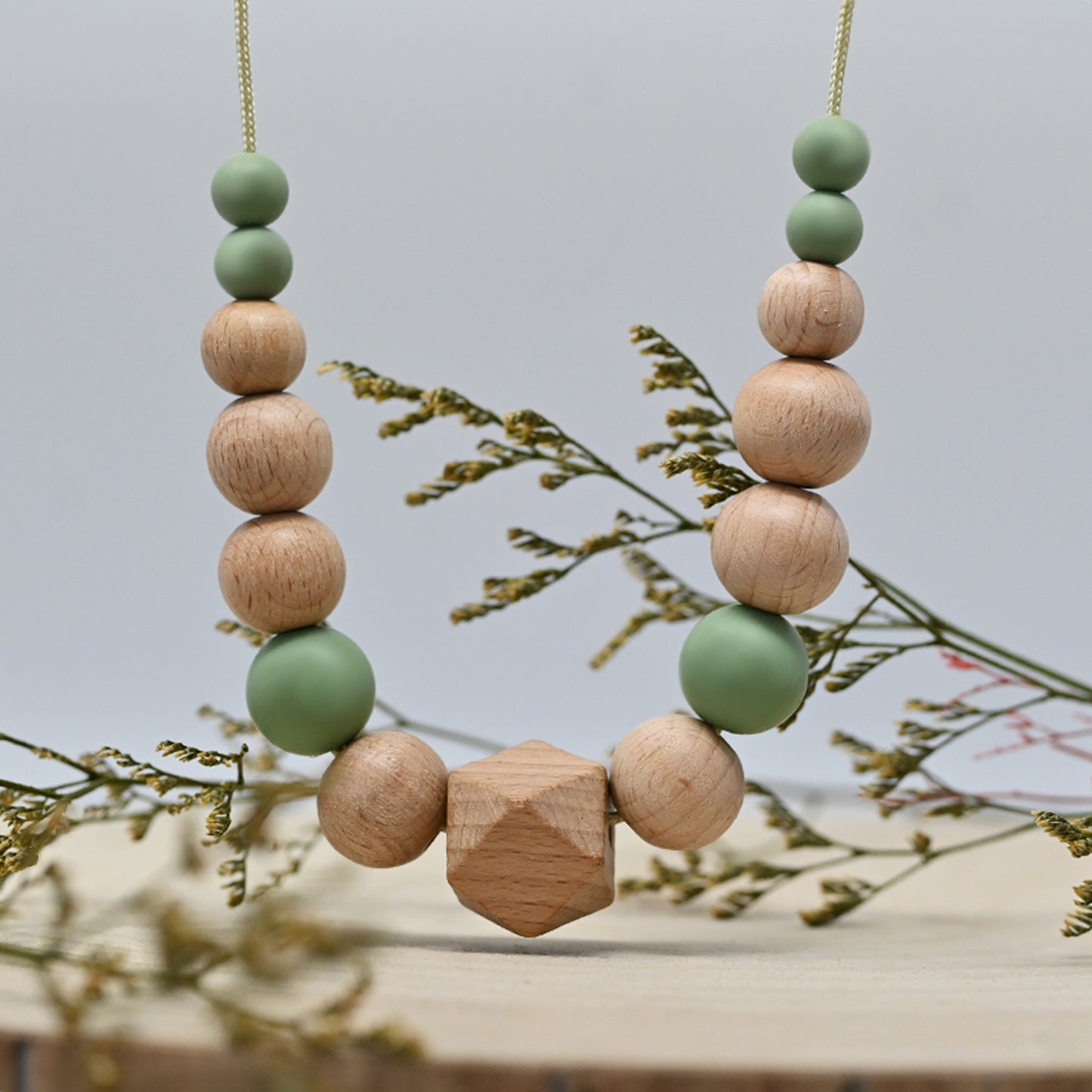 Collar de lactancia y transporte - Madera y Caqui