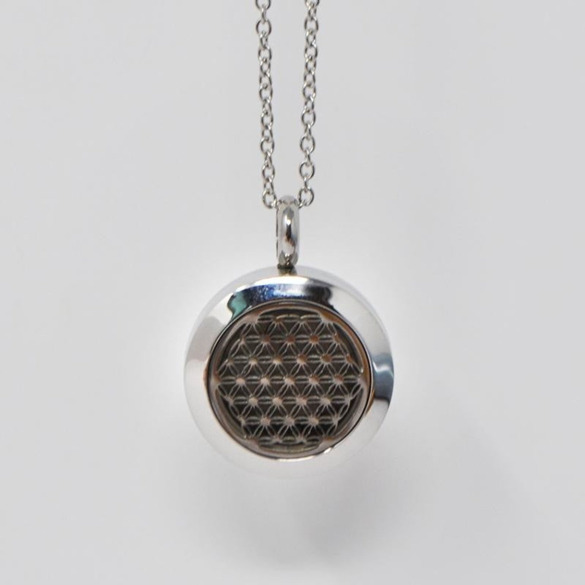 Collier Médaillon Diffuseur D’huiles Essentiel - Fleur de Vie avec 7 Feutrines / Patins - Aromathérapie Collier